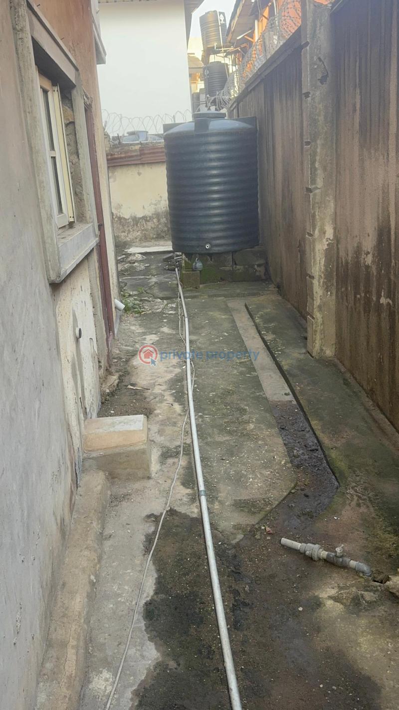 3 bedroom Block Of Flats For Sale Akinwunmi Street Ifako-Gbagada Lagos - 5