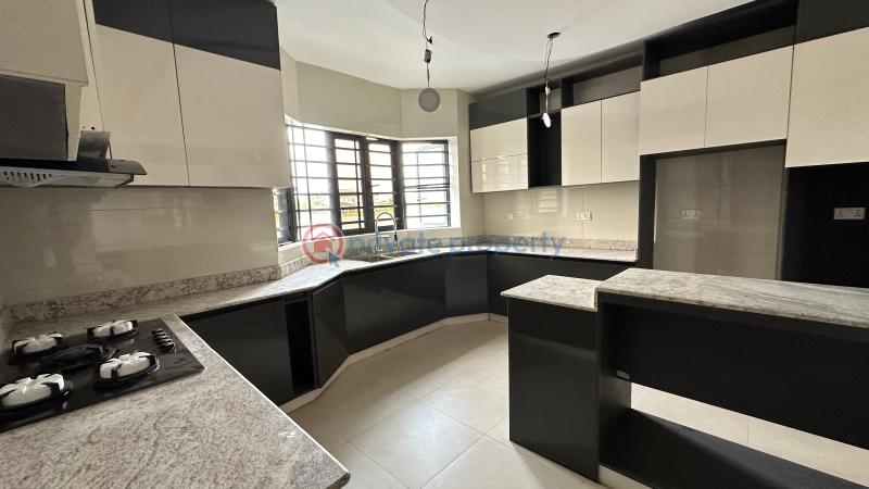 5 bedroom semi-detached house - 8 5 bedroom Duplex For Sale Royal Gardens Estate, Ajah Along Lekki Expressway Lagos - 8