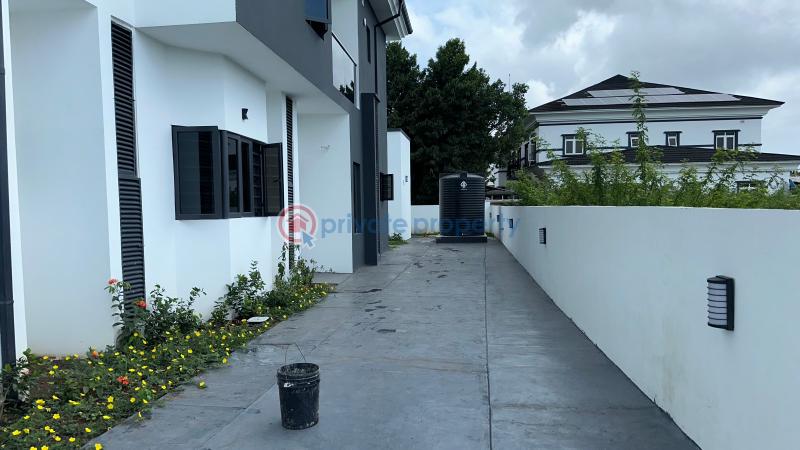 5 bedroom semi-detached house - 22 5 bedroom Duplex For Sale Royal Gardens Estate, Ajah Along Lekki Expressway Lagos - 22