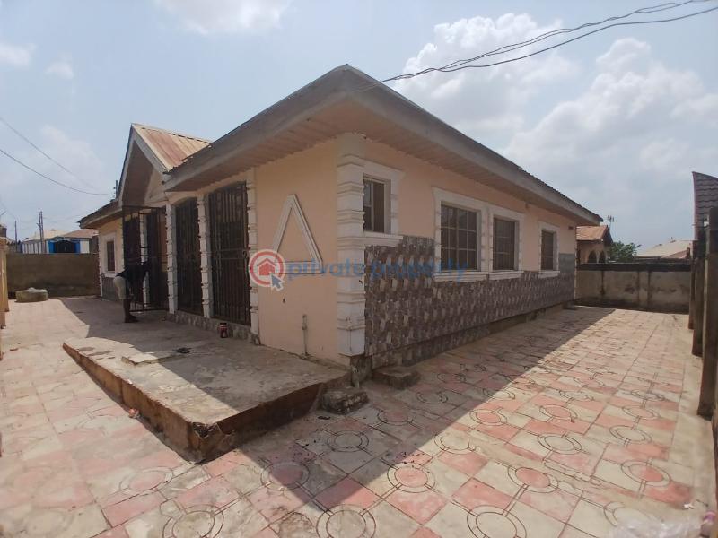 3 bedroom Bungalow For Sale Ajiila Akoto Elebu Akala Express Ibadan Akala Express Ibadan Oyo - 0