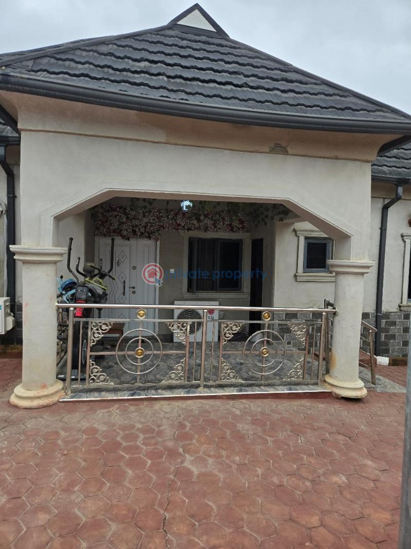 House For Sale Location: Agoro Power Line, Jericho Extension (immediately After Adejumo) Ibadan Oyo - 0