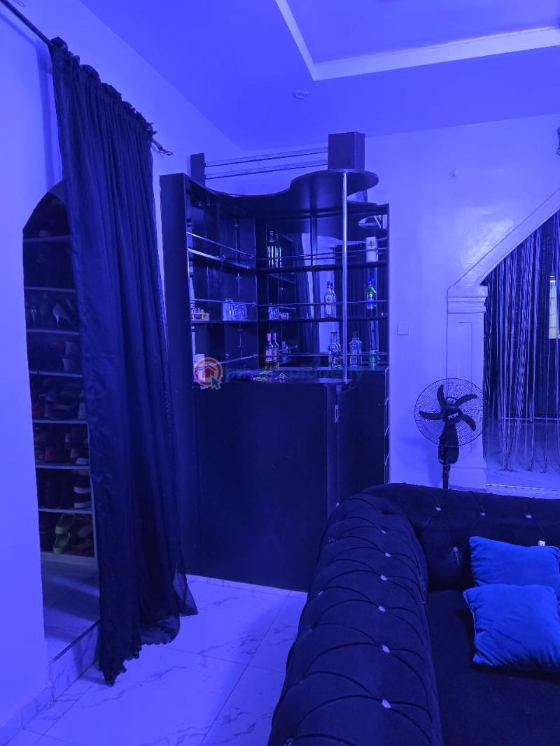 House For Sale Location: Agoro Power Line, Jericho Extension (immediately After Adejumo) Ibadan Oyo - 4