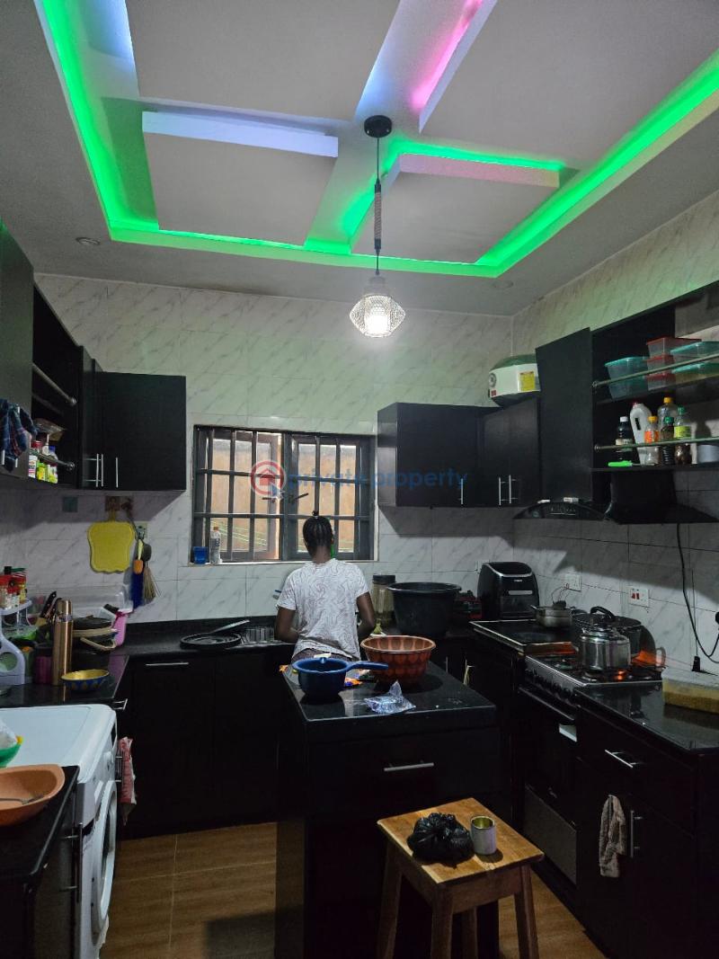 House For Sale Location: Agoro Power Line, Jericho Extension (immediately After Adejumo) Ibadan Oyo - 12