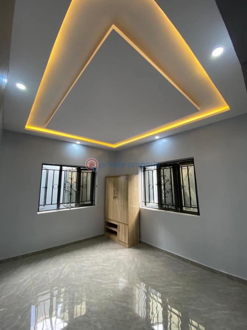 For sale:   *3bedroom bungalow* *1bedroom flat bq* - 5 3 bedroom Bungalow For Sale Ateere Akala Express Akala Express Ibadan Oyo - 5