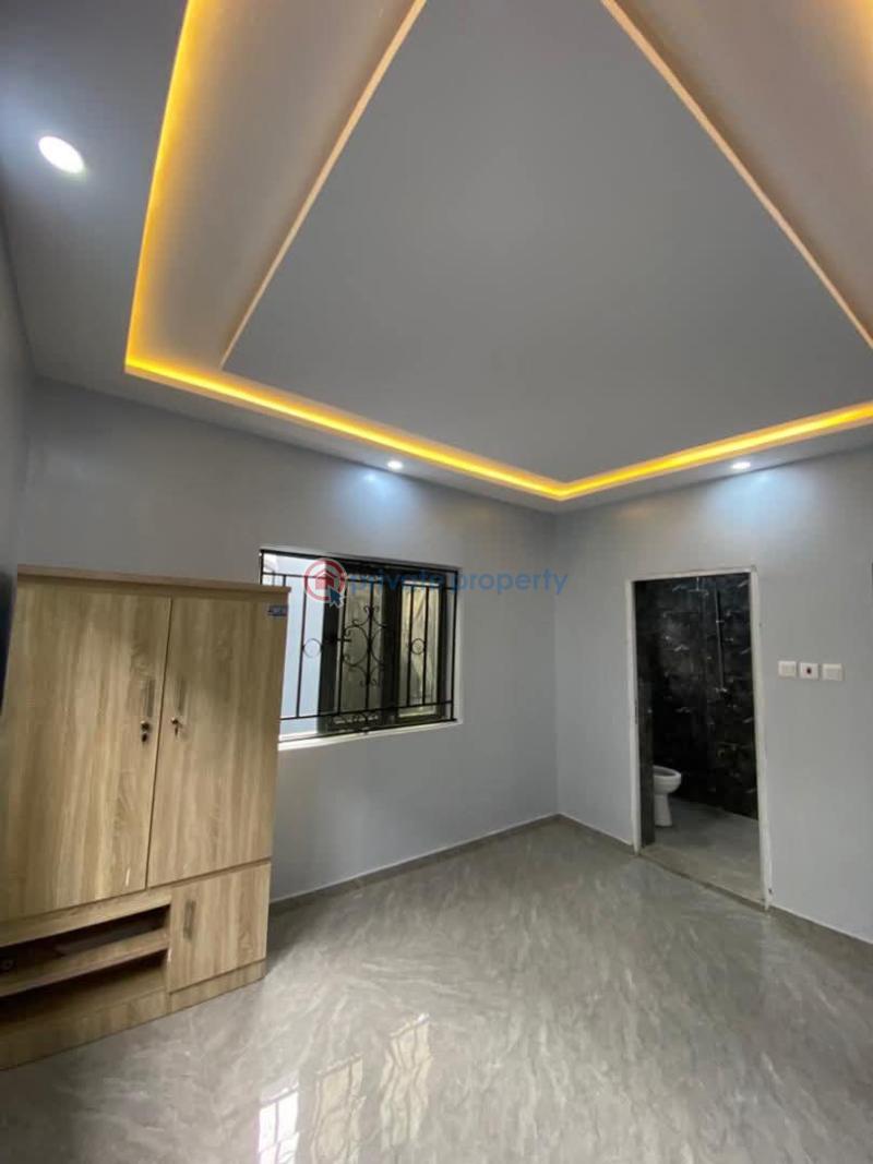 For sale:   *3bedroom bungalow* *1bedroom flat bq* - 6 3 bedroom Bungalow For Sale Ateere Akala Express Akala Express Ibadan Oyo - 6