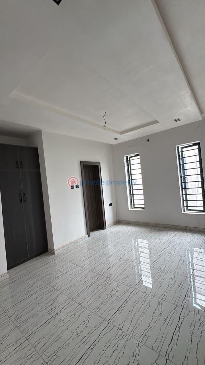 House For Sale Location: Chief Lateef Oyelade, Ringroad Gra,ibadan, Nigeria Ibadan Oyo - 12