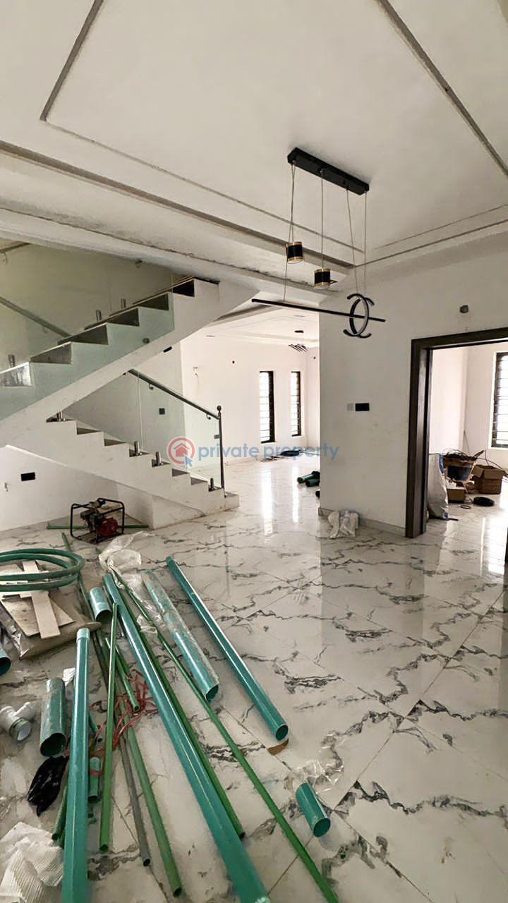 House For Sale Location: Chief Lateef Oyelade, Ringroad Gra,ibadan, Nigeria Ibadan Oyo - 6