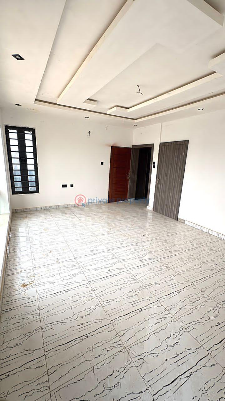 House For Sale Location: Chief Lateef Oyelade, Ringroad Gra,ibadan, Nigeria Ibadan Oyo - 8