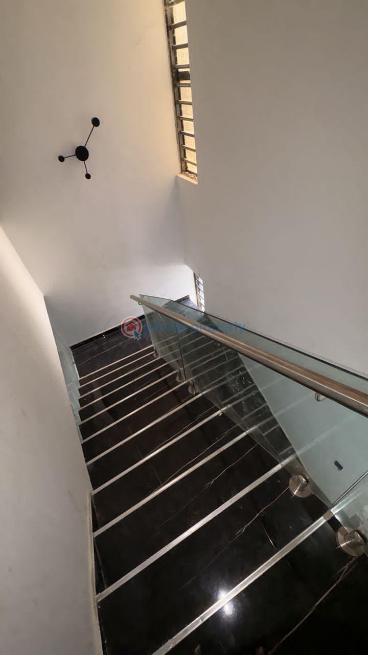 House For Sale Location: Chief Lateef Oyelade, Ringroad Gra,ibadan, Nigeria Ibadan Oyo - 10