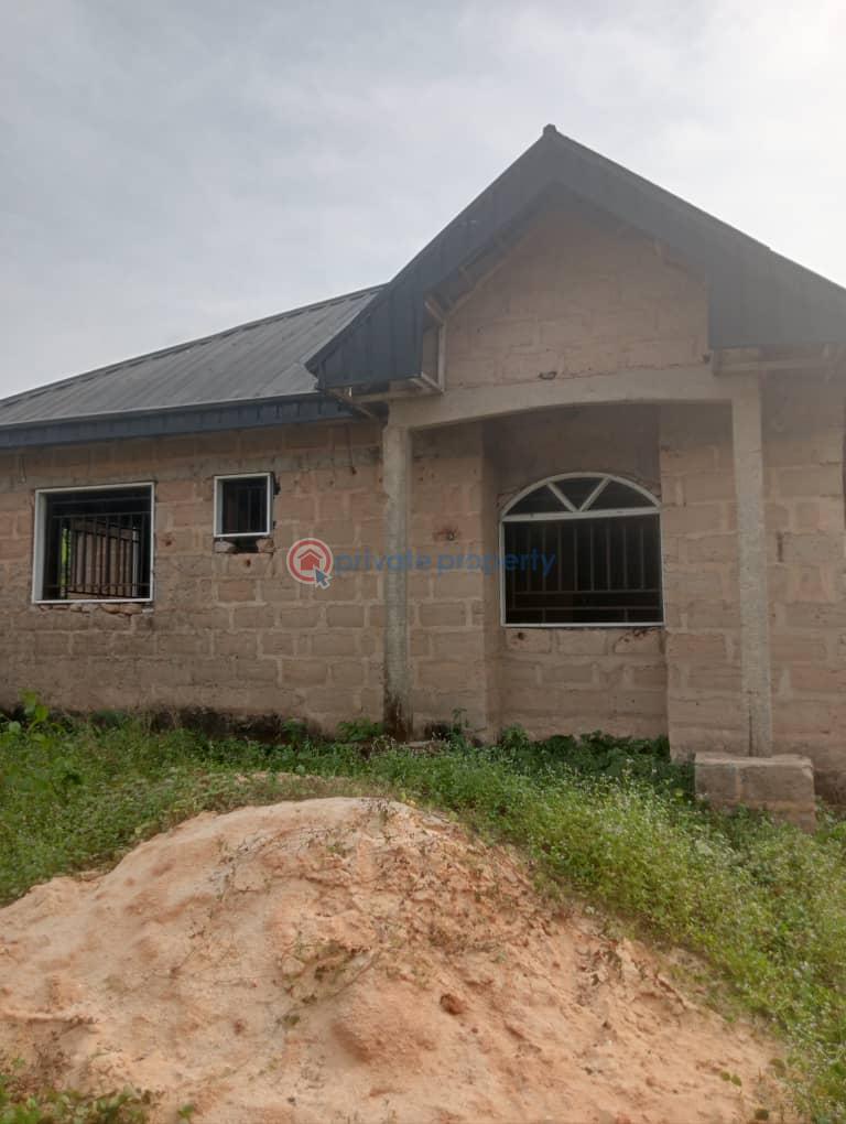 For sale 5 bedroom Bungalow Airport Road Axis By Ulemon Benin Edo (PID