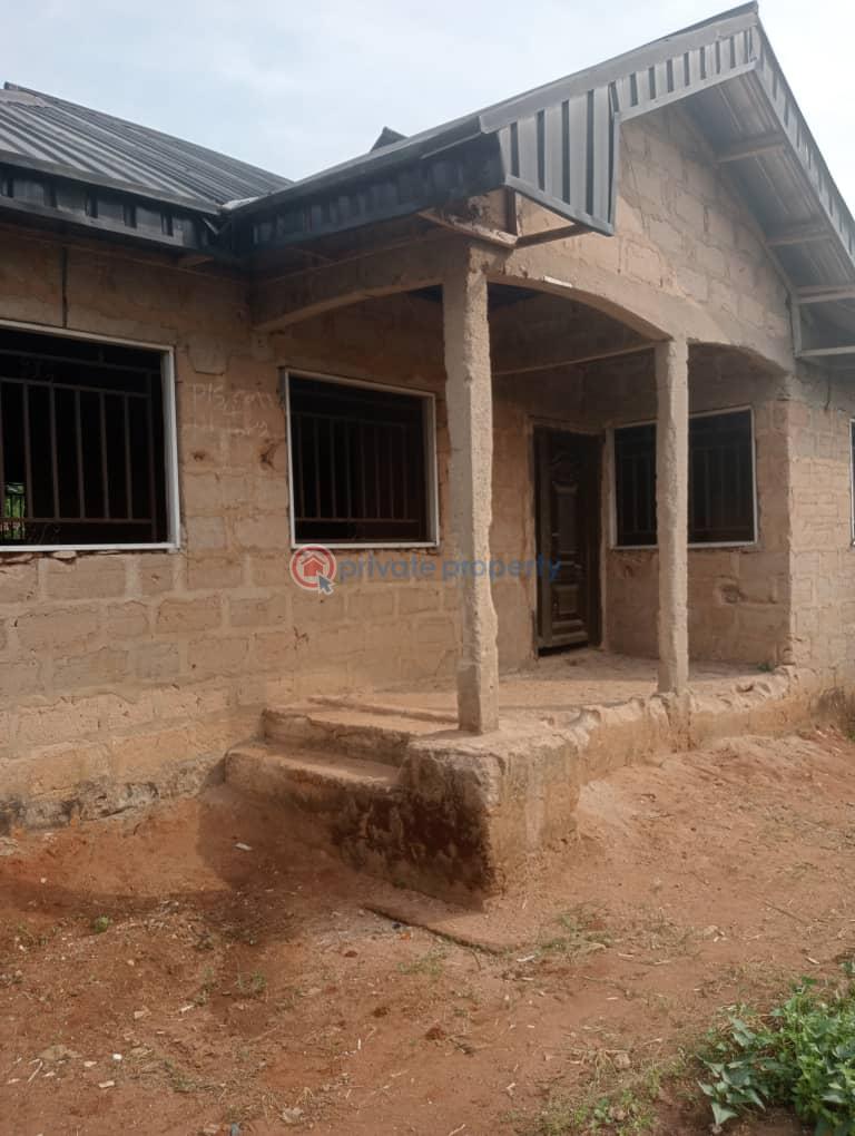 For sale 5 bedroom Bungalow Airport Road Axis By Ulemon Benin Edo (PID