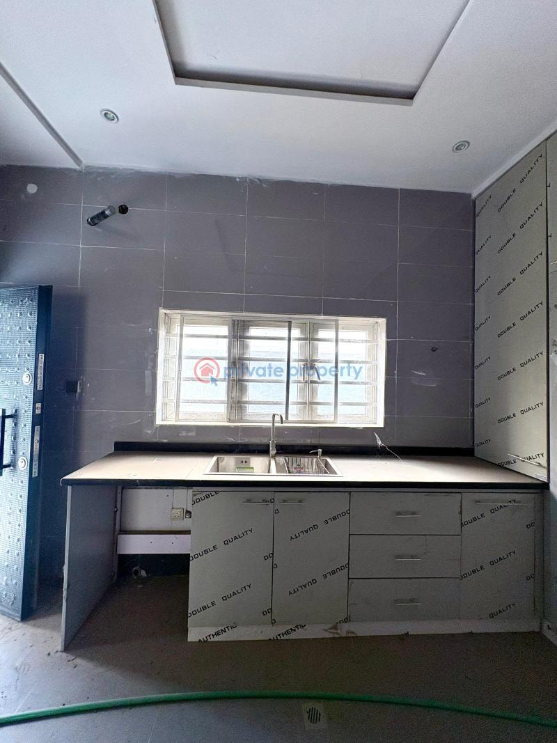 House For Sale Palms Groove Court, Iyaganku Road. Ibadan Oyo - 2