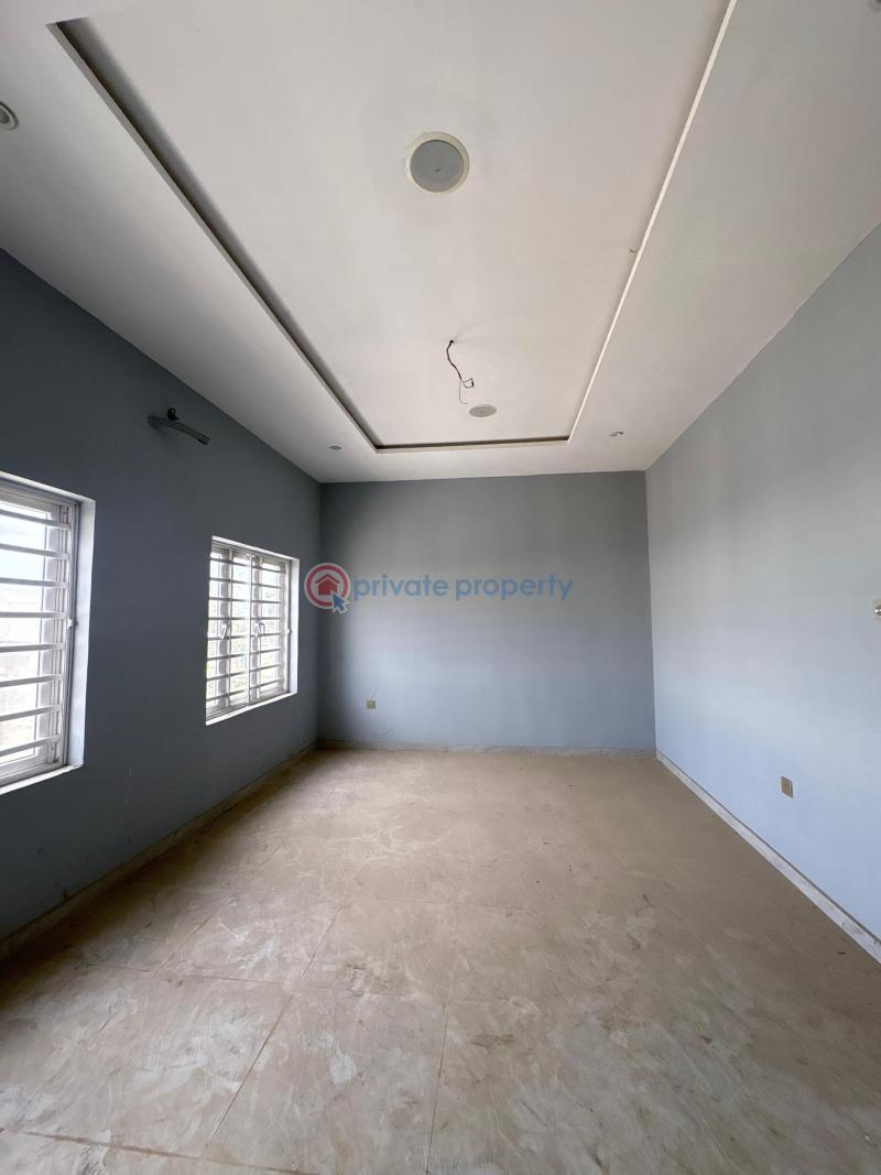 House For Sale Palms Groove Court, Iyaganku Road. Ibadan Oyo - 9