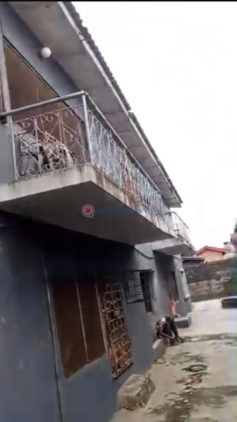 3 bedroom Block Of Flats For Sale Surulere Lagos - 1