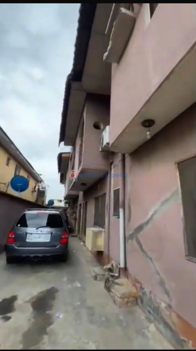 3 bedroom Block Of Flats For Sale Gbagada Lagos - 2