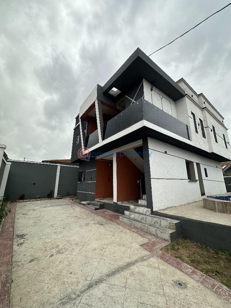 House For Sale At Olapade Estate, Behind Nnpc Filling Station, Ologuneru Junction, Ibadan, Oyo State Ibadan Oyo - 0