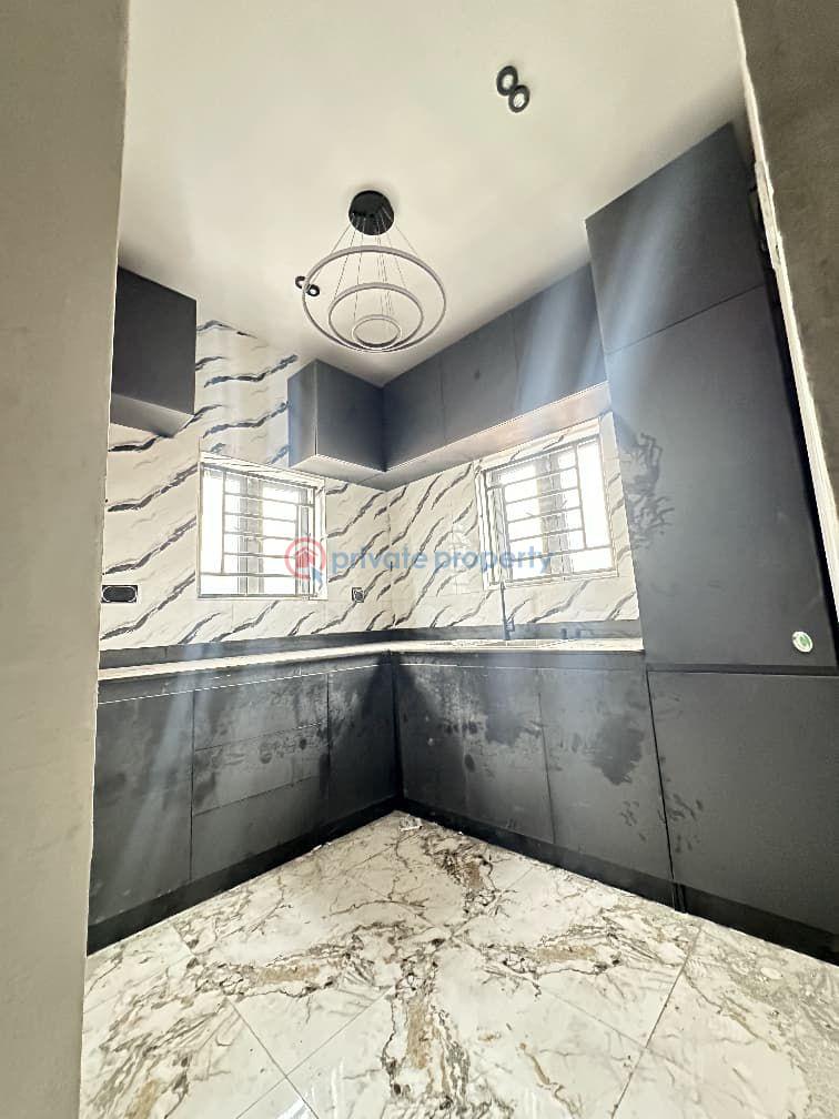 House For Sale At Olapade Estate, Behind Nnpc Filling Station, Ologuneru Junction, Ibadan, Oyo State Ibadan Oyo - 10