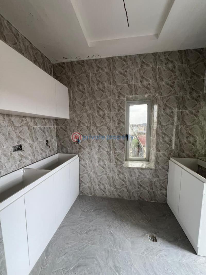 House For Sale Atoyebi Courts, Bashorun, Bcos, Ibadan. Ibadan Oyo - 2