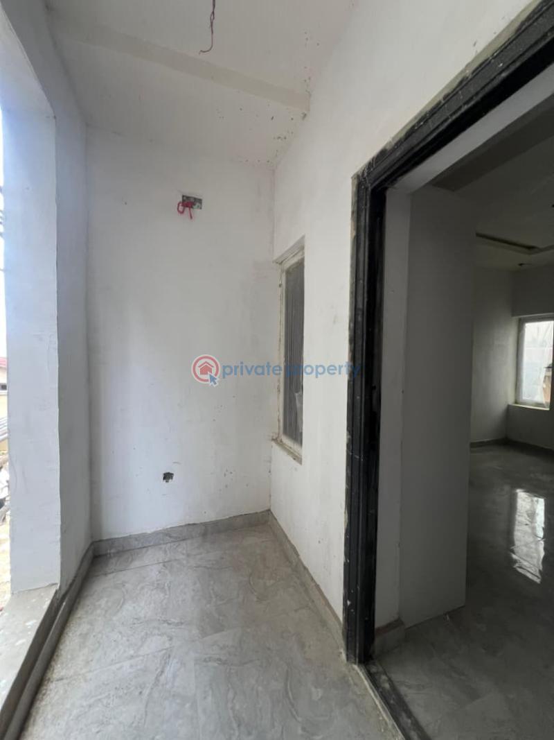 House For Sale Atoyebi Courts, Bashorun, Bcos, Ibadan. Ibadan Oyo - 3