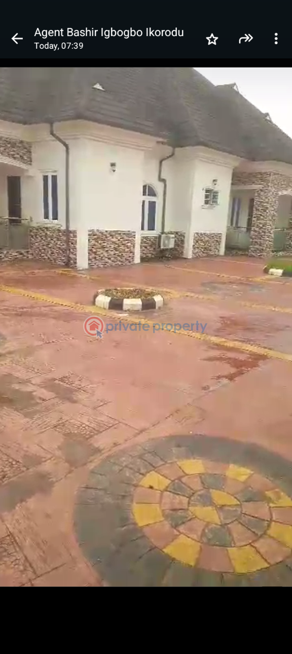 4 bedroom Detached Bungalow For Sale Ikorodu Lagos - 1