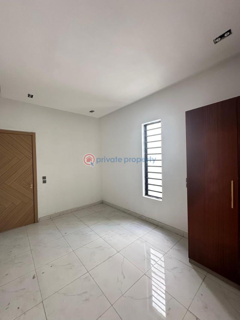 For sale: exquisitely finished 5  bedroom  fully detached duplex with bq & swimmming pool. - 1 5 bedroom Detached Duplex For Sale Along Lekki Expressway Lagos - 1