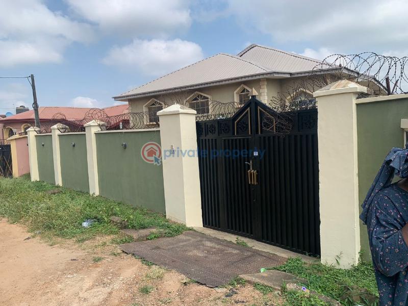 5 bedroom Detached Duplex For Sale Oluode, Orange Gate, Oluyole Extension, Ibadan. Oluyole Estate Ibadan Oyo - 2