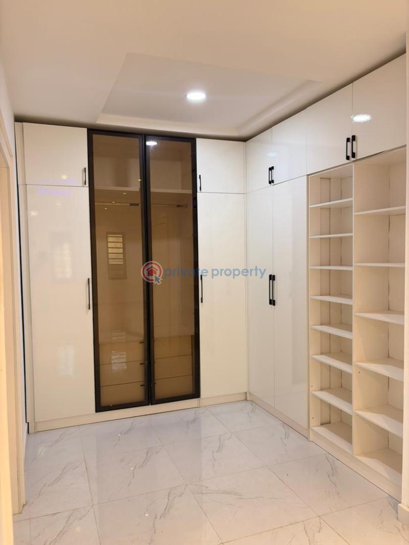 House For Sale Location: Oluyole Estate , Ibadan Ibadan Oyo - 7