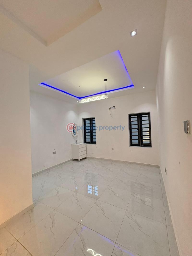 House For Sale Location: Oluyole Estate , Ibadan Ibadan Oyo - 1