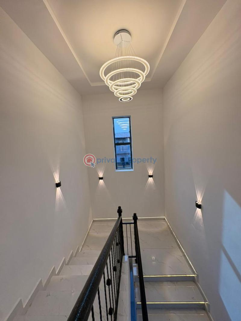 House For Sale Location: Oluyole Estate , Ibadan Ibadan Oyo - 5