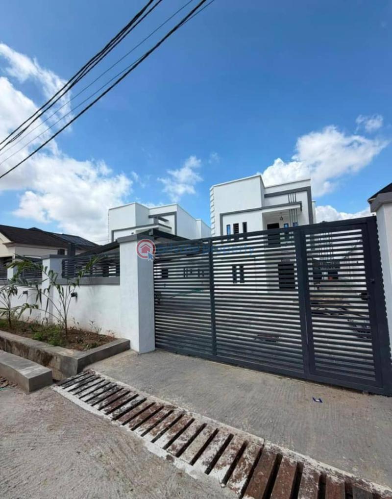 House For Sale Kolapo Ishola G.r.a, Ibadan Ibadan Oyo - 3