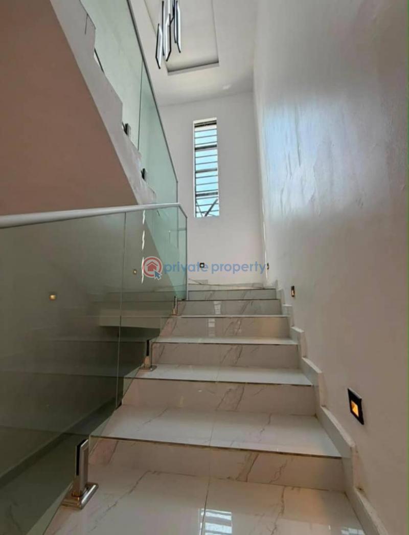 House For Sale Kolapo Ishola G.r.a, Ibadan Ibadan Oyo - 1
