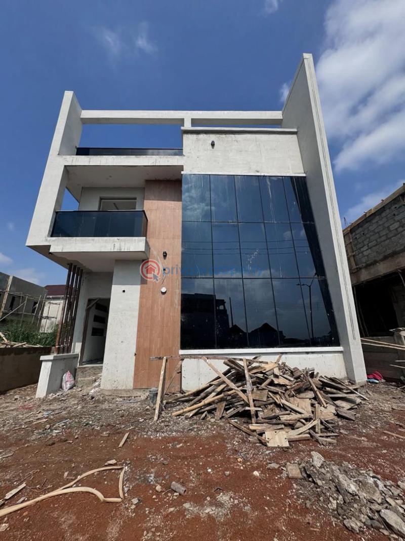 House For Sale Location:engr Lere Adigun, Bashorun,ibadan Ibadan Oyo - 1