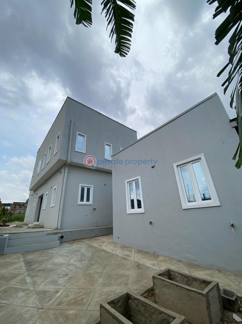 House For Sale Location:** Lere Adigun Gra, Bashorun, Ibadan Ibadan Oyo - 1
