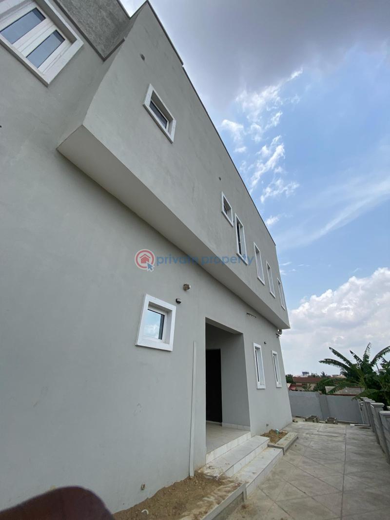 House For Sale Location:** Lere Adigun Gra, Bashorun, Ibadan Ibadan Oyo - 19