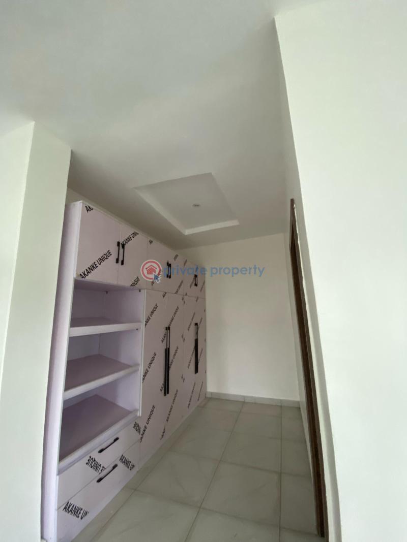 House For Sale Location:** Lere Adigun Gra, Bashorun, Ibadan Ibadan Oyo - 4