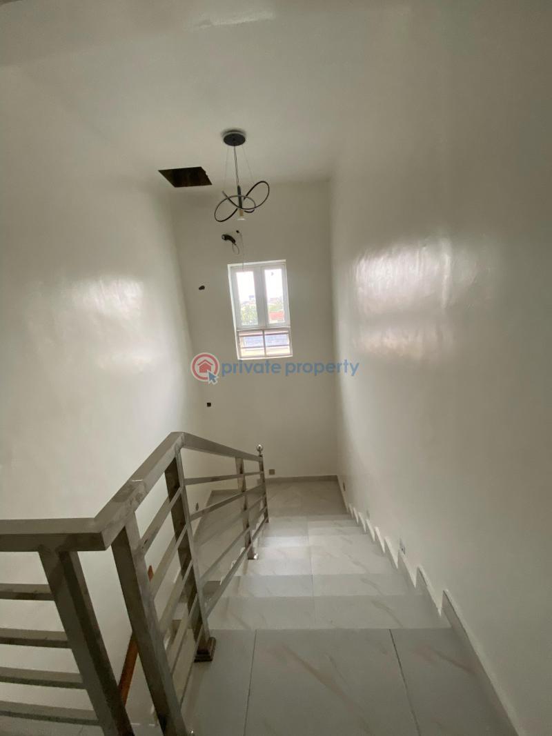 House For Sale Location:** Lere Adigun Gra, Bashorun, Ibadan Ibadan Oyo - 9