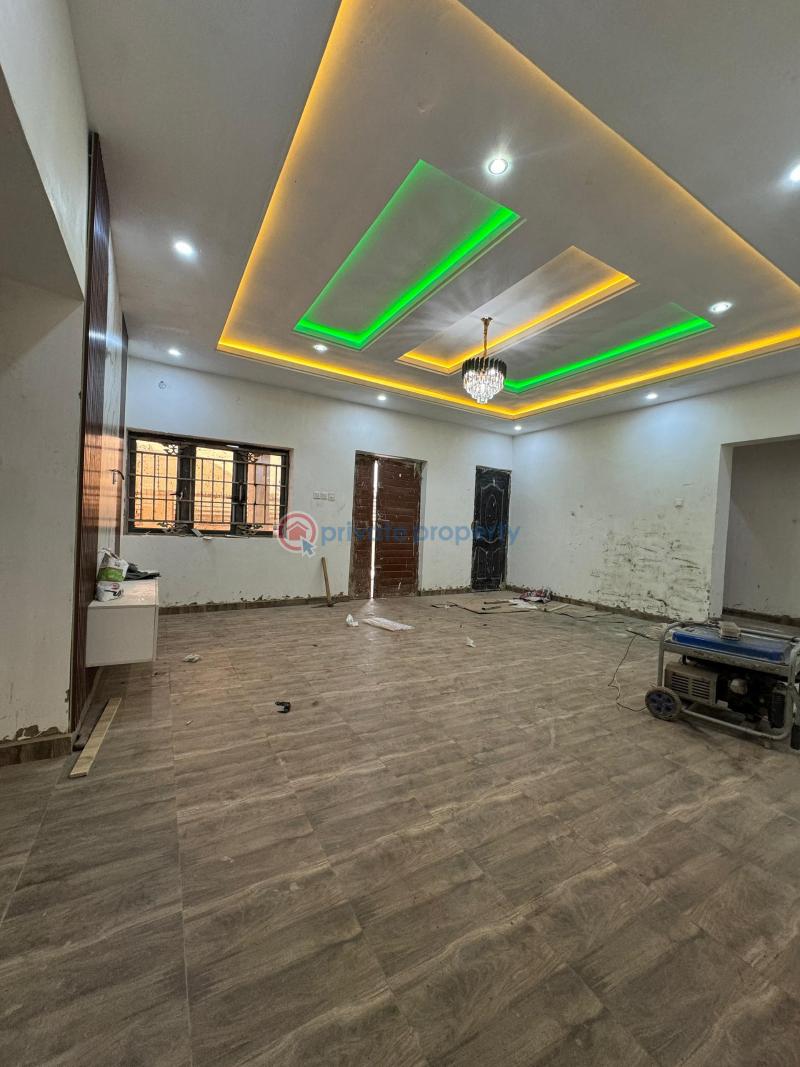 House For Sale Landmark:** Close To Opeyemi And Isolan Estate.gbongúdù Ojurin Akobo Area Of Ibadan. Akobo Ibadan Oyo - 5