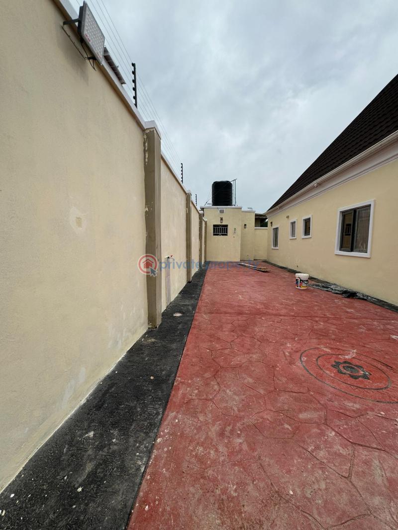 House For Sale Landmark:** Close To Opeyemi And Isolan Estate.gbongúdù Ojurin Akobo Area Of Ibadan. Akobo Ibadan Oyo - 2
