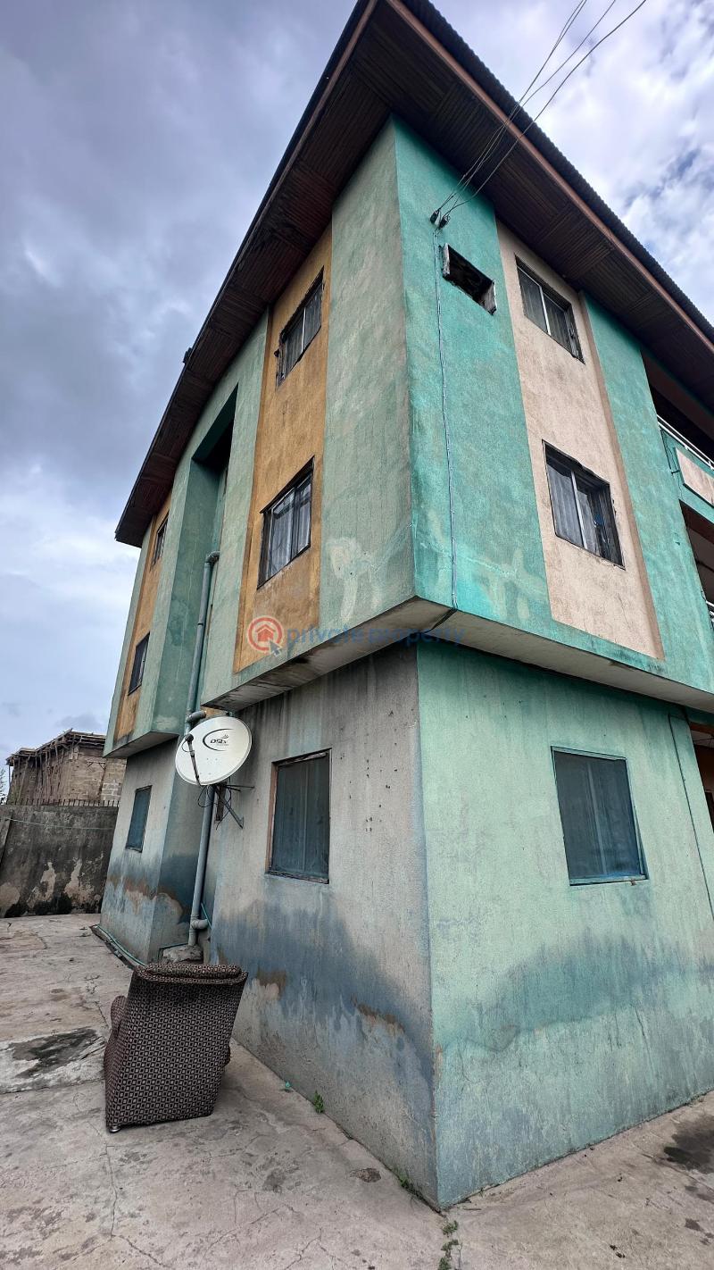 3 bedroom Block Of Flats For Sale Oni & Sons Junction, Ring Rd Ring Road Ibadan Oyo - 1