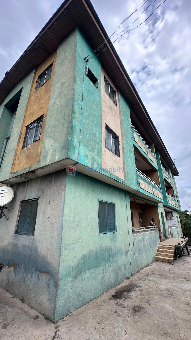 3 bedroom Block Of Flats For Sale Oni & Sons Junction, Ring Rd Ring Road Ibadan Oyo - 2