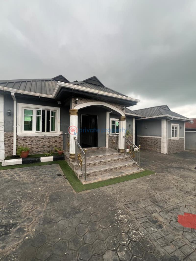 House For Sale At Idi Obi, Just After Ologuneru Railway Bridge , Ologuneru Eleyele , Less Than 1 Min From Main Roadonly 12 Minutes Drive To Eleyele Roundabout Ibadan Oyo - 0