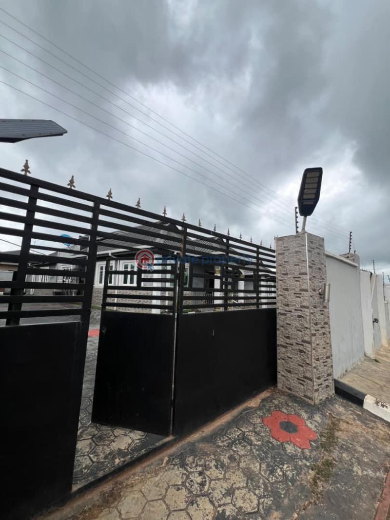 House For Sale At Idi Obi, Just After Ologuneru Railway Bridge , Ologuneru Eleyele , Less Than 1 Min From Main Roadonly 12 Minutes Drive To Eleyele Roundabout Ibadan Oyo - 1