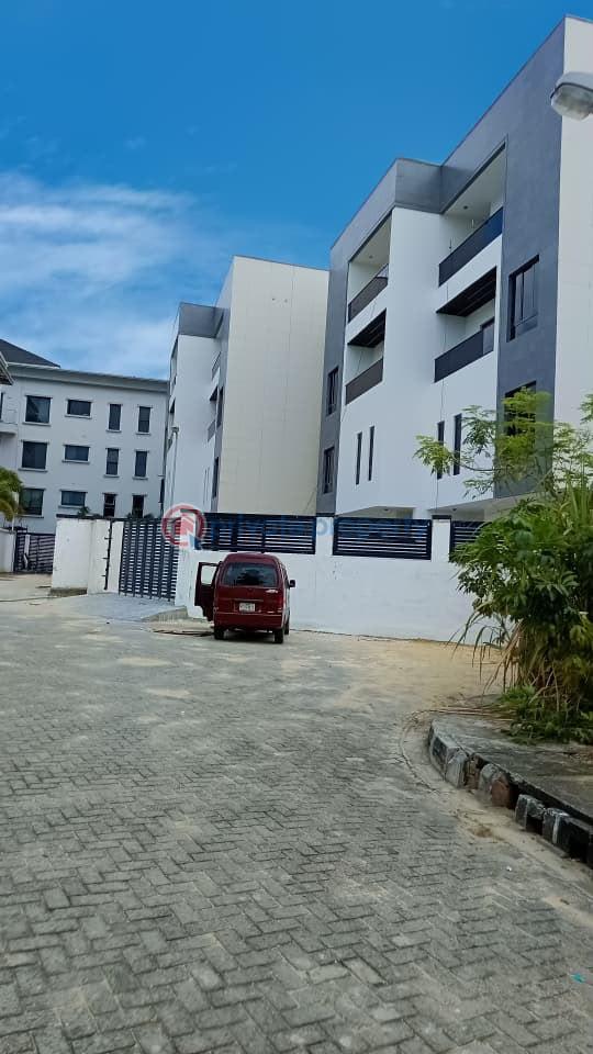 4 bedroom Semi detached Duplex For Sale Chevron Lekki Banana Island Ikoyi Lagos - 3