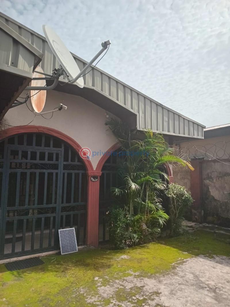 4 bedroom Detached Bungalow For Sale Before The Redeemed School Off Irhirhi Off Airport Road, Benin City. Benin Edo - 12