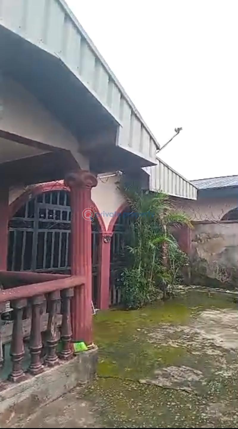 Bungalow For Sale Less Than 2mins Walk/less Than A Min Drive From The Tarred Road. Before The Redeemed School,off Irhirhi Of Airport Road,benin City. Benin Edo - 1
