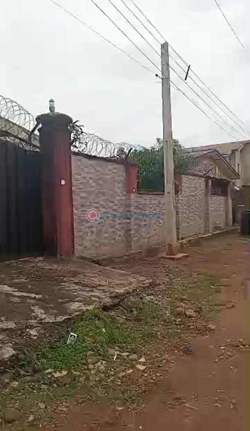 Bungalow For Sale Less Than 2mins Walk/less Than A Min Drive From The Tarred Road. Before The Redeemed School,off Irhirhi Of Airport Road,benin City. Benin Edo - 0