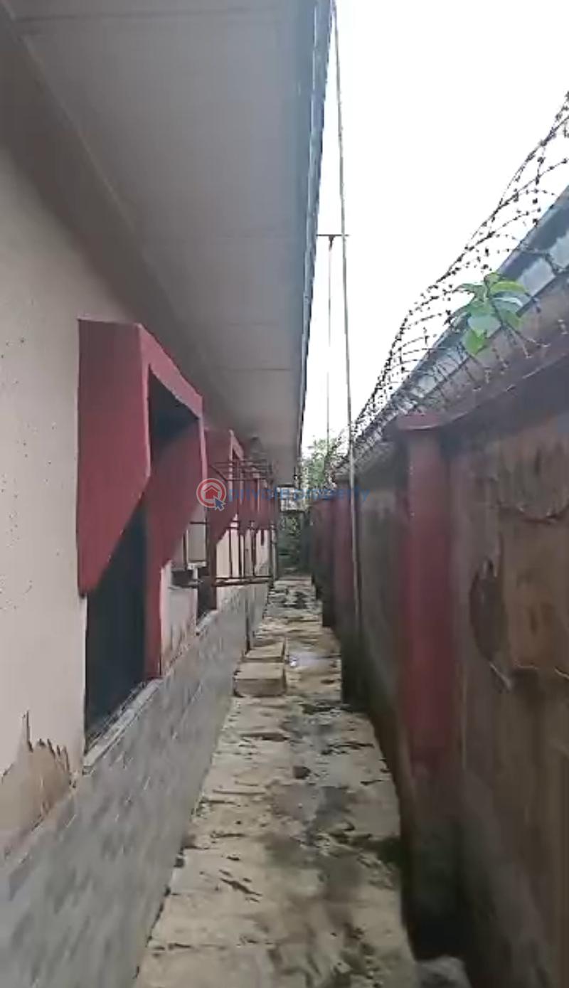 Bungalow For Sale Less Than 2mins Walk/less Than A Min Drive From The Tarred Road. Before The Redeemed School,off Irhirhi Of Airport Road,benin City. Benin Edo - 3
