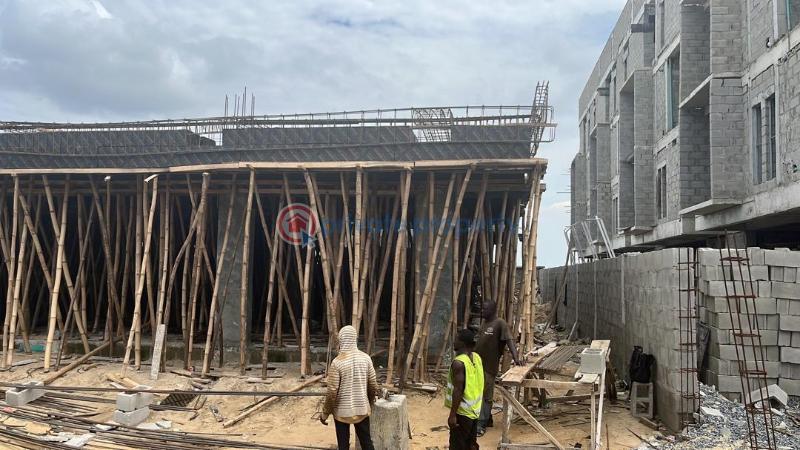 3 bedroom Penthouse For Sale Laguna Sea View Estate Located Off Freedom Way Lekki Phase 1 Lagos - 2