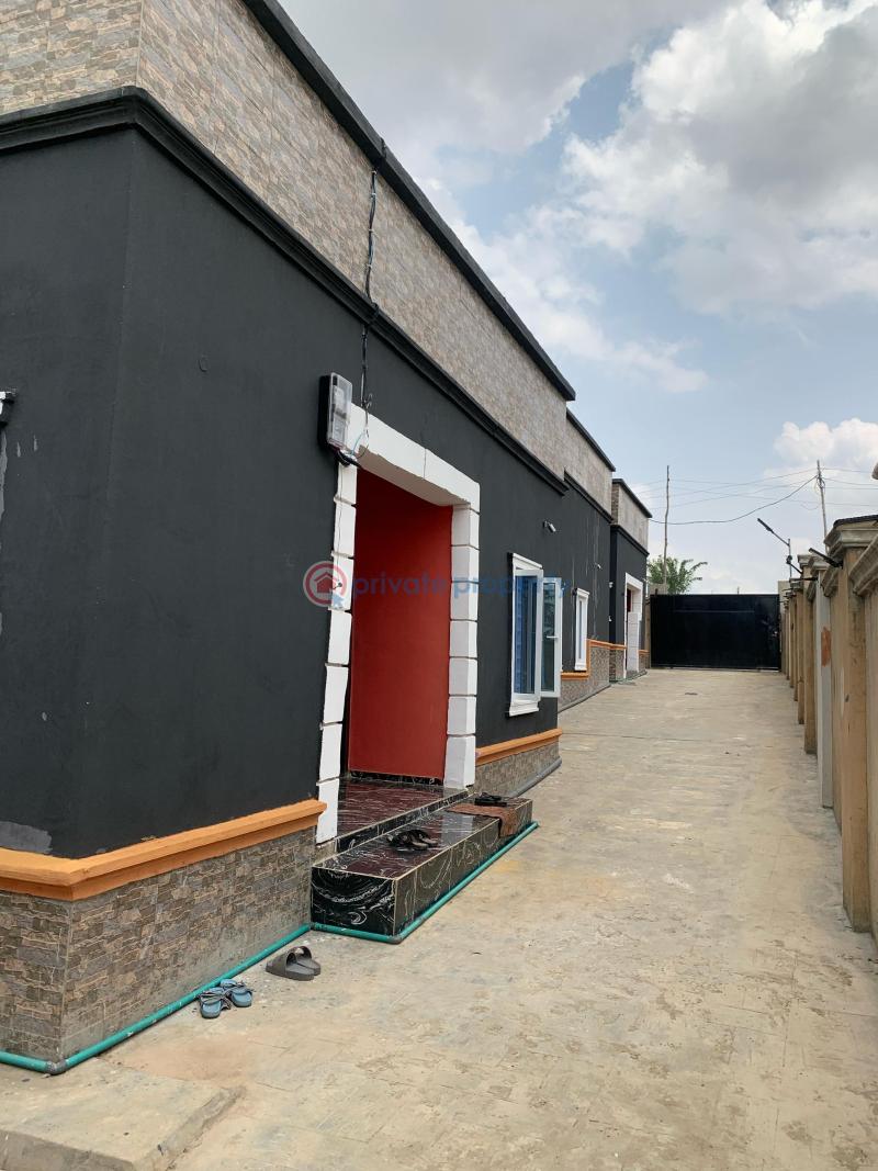 House For Rent Festac Estate, Akobo, Ibadan** With Easy Access To **elewuro Junction** And **nipco, Ojurin**. Ibadan Oyo - 0