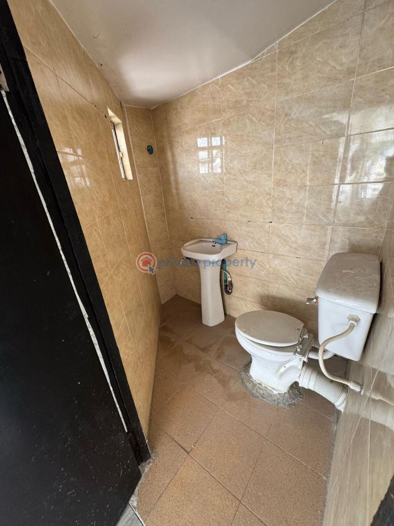 Front-facing shop in a highly secured environment - 1 Shop For Rent Lekki Phase 1 Lagos - 1